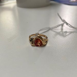 10k yellow gold ring with 4 small diamonds and gem